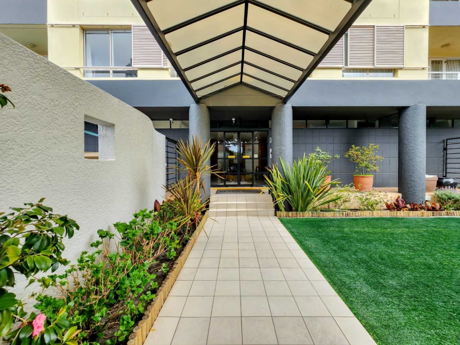 To Let 2 Bedroom Property for Rent in Three Anchor Bay Western Cape